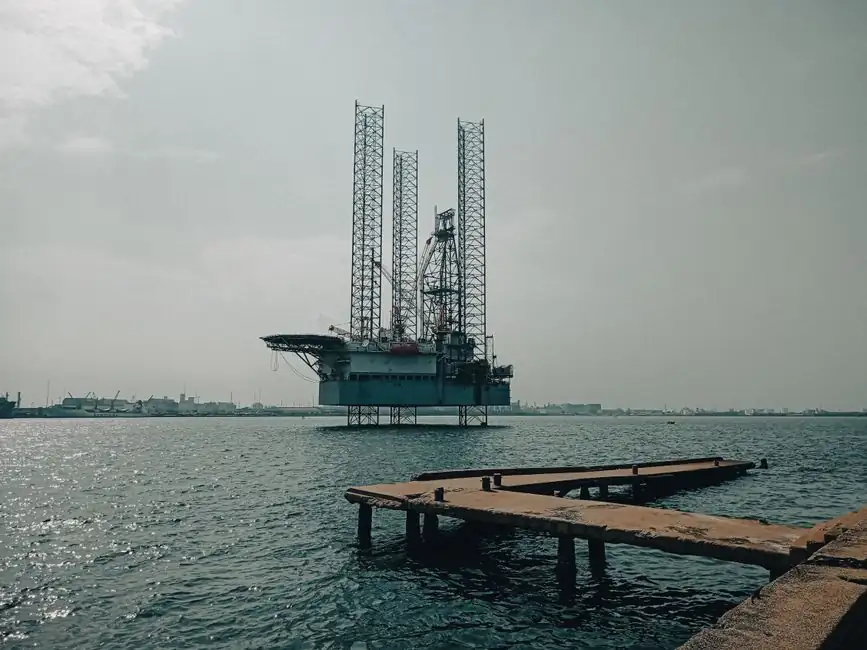 Warning tape selection for oil and gas facilities: spec map