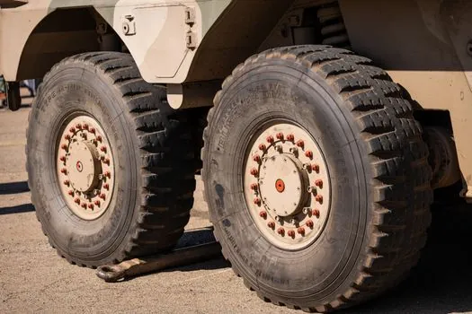 Wheel Loader selection for landfill operations - Ground pressure, axle choice and tire TCO