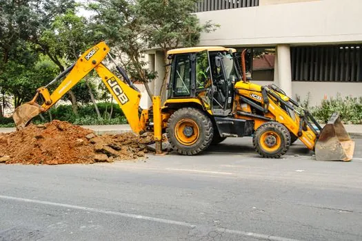 Wheel Loader vs Backhoe Loader - Selection Matrix: Loading-Dominant vs Mixed-Duty Sites