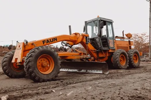 Wheel Loader vs Motor Grader - Travel Speed, Transport, and Cycle Time