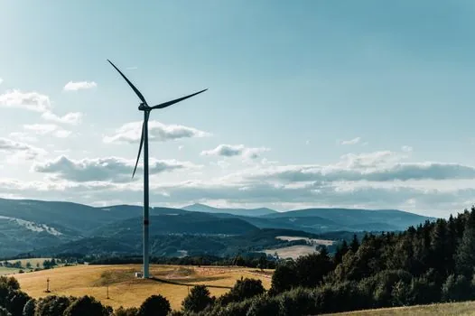 wind turbine blade OEM vs ODM manufacturing - Limitations, Failure Modes, and Common Sourcing Pitfalls