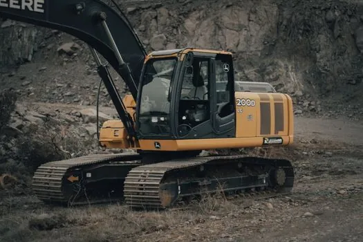 large mining excavator operating weight class 100 to 130 tons - Engine Power, Bucket Capacity and Hydraulic Limits
