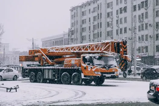 small vehicle mounted crane capacity on a 3.5 t chassis - 3.5 t vs 8 t vs 12 t Chassis: Side-by-Side Geometry