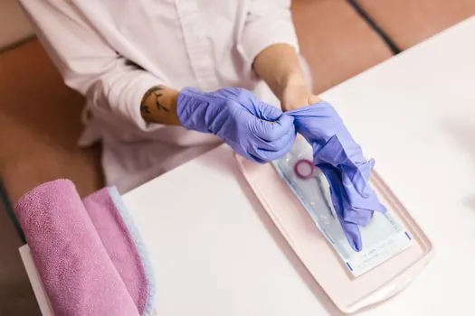 4 mil vs 8 mil disposable nitrile glove thickness - Dexterity, comfort, and wear duration