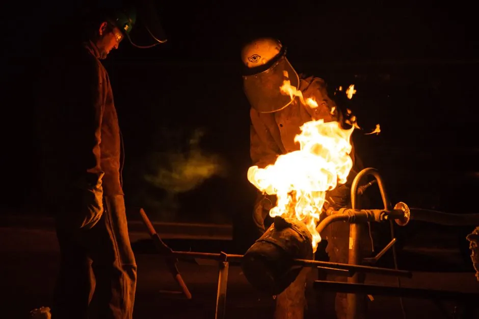 A-shape vs bilge crucibles for tilting and lift-out furnaces