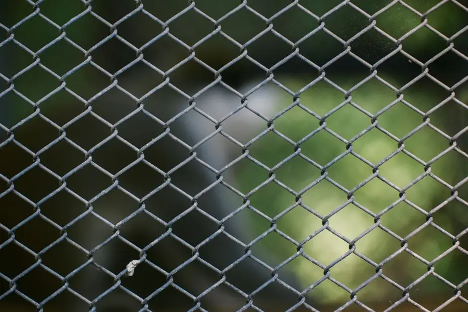 Acoustic Enclosure Panels vs Mesh Safety Fence: A Spec-Driven Selection Guide