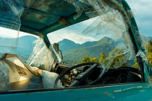 adhesive bonded window vs mechanically retained window in vehicle assembly - Limitations, Failure Modes, and Common Pitfalls