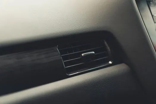 adhesive bonded window vs mechanically retained window in vehicle assembly - Installation Conditions and Process Control