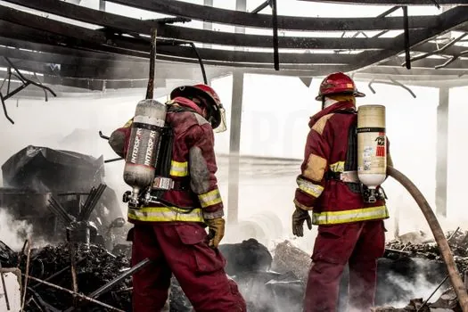 blast hose diameter and length pressure loss - Long runs: step the hose, add a receiver