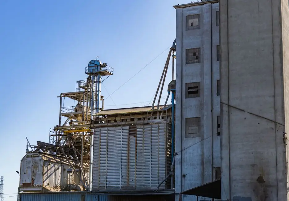 Bucket Elevator vs Skip Hoist: Design, Duty Cycle, and Selection