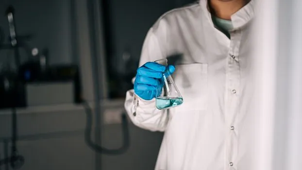 butyl vs Viton vs neoprene chemical gloves for ketones and solvents - Decision matrix: butyl vs Viton vs neoprene on six criteria