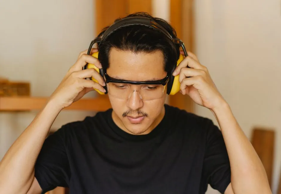 Clear vs Tinted vs Mirrored Safety Glasses: A Spec-Driven Selection Guide