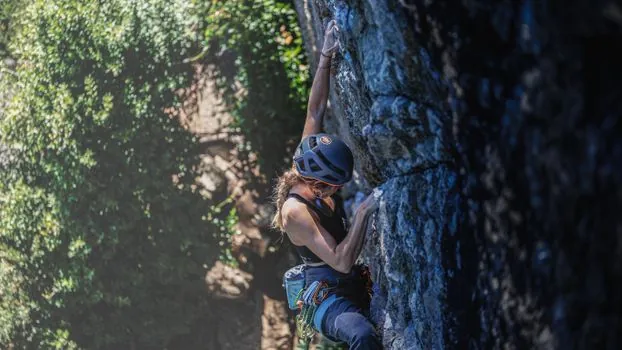 climbing style hard hat with a four-point chin strap - Comparison: Four Common Climbing-Style 4-Point Chin-Strap Models