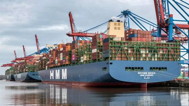container ship orderbook 2026 as share of fleet - Shipyard distribution and alternative-fuel mix