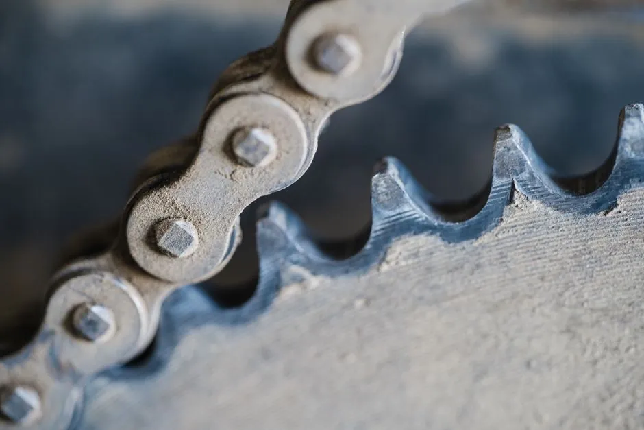 Conveyor Chain Selection for Agriculture Machinery: Pitch, Series, and Attachment Logic