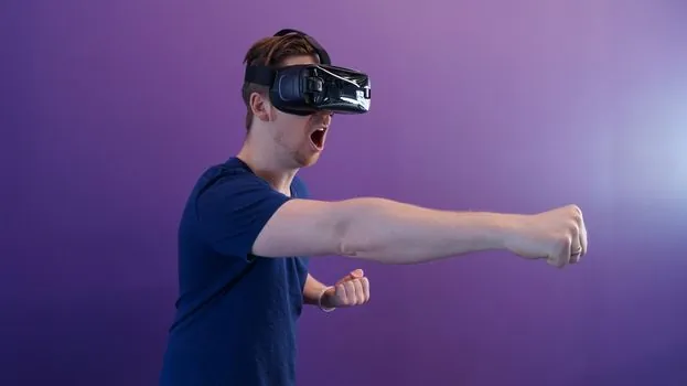 does augmented reality really speed up complex assembly? - Hardware Stack: Smart Glasses, Tablets, and HoloLens