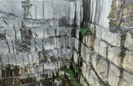 when should a double-cut drilling bucket be used instead of single-cut? - Limitations and Failure Modes