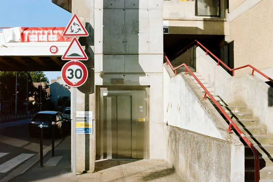 Drive-While-Elevated Speed Limits on Aerial Work Platforms