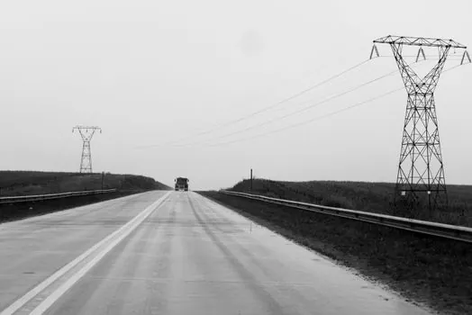 overhead power line clearance when raising a dump truck bed - Site controls: spotter, warning line, planning meeting