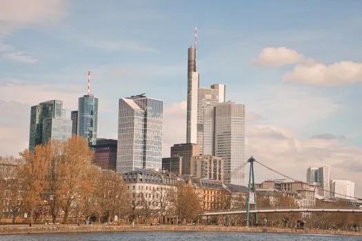 electrolyzer delivery delays and project cancellations 2026 - European Hydrogen Bank: 1.88 GW Walked Away From Negotiated Grants