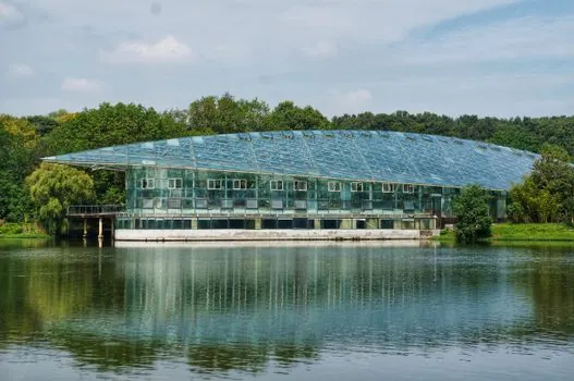 floating solar capacity growth 2026 - Drivers: water-stress economics, bifacial gain, AI-assisted O&amp;M