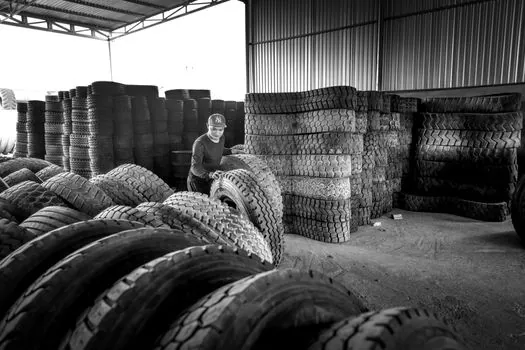 forklift tire type cushion vs pneumatic for indoor vs outdoor use - Air Pneumatic vs Solid Pneumatic: Choosing Inside the Pneumatic Family