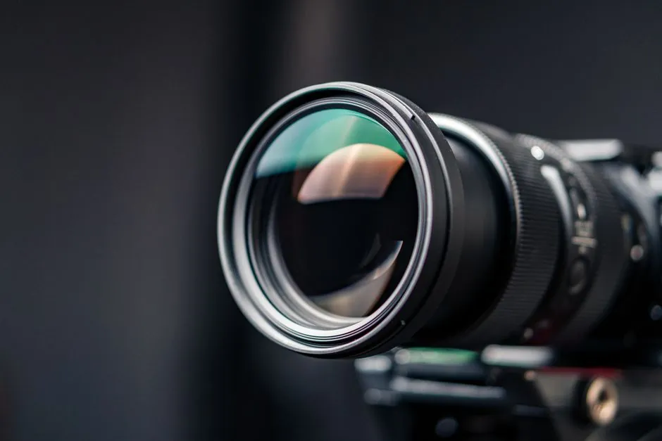 Full Well Capacity and Dynamic Range in dB on Industrial Camera Sensors