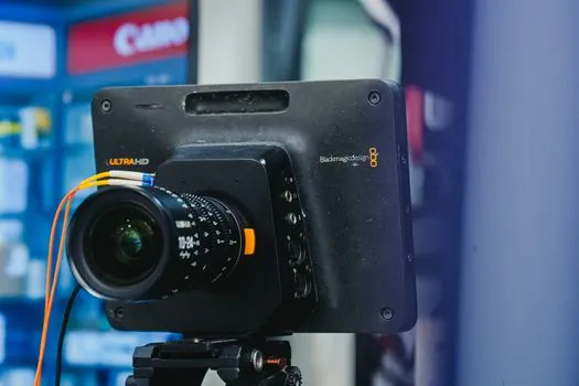 industrial camera interface GigE Vision versus USB3 Vision versus Camera Link - CPU load, latency, and multi-camera behaviour