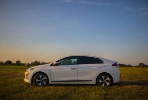 how do plug-in hybrids change battery material demand versus pure EVs? - Operating performance and the gasoline fallback
