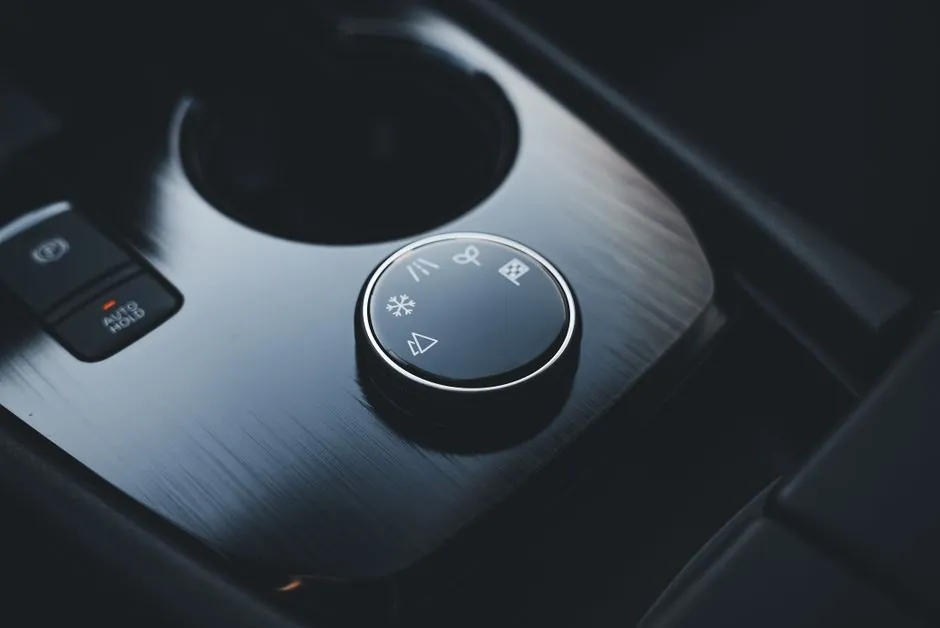 IEPE voltage-mode vs charge-mode piezoelectric accelerometers