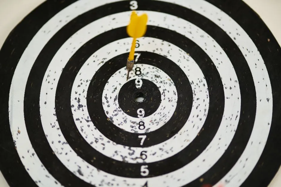 Inductive sensor sensing distance: how target metal changes the real range