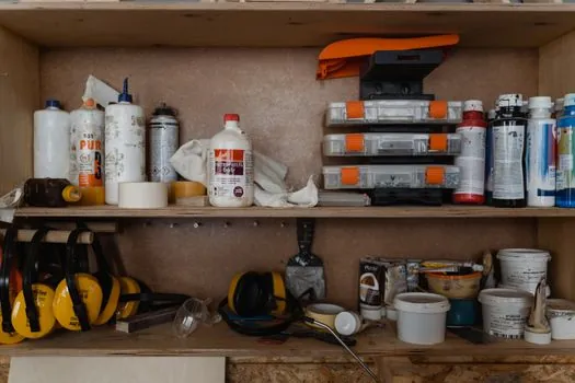 what distinguishes industrial adhesive from consumer super glue? - Standards, Sourcing, and the Audit Trail