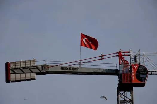 tower crane jib length selection for building footprint coverage - Height, ties, and the second-axis constraint