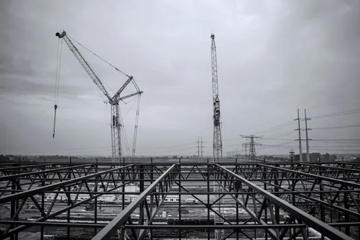 luffing jib crane counter-jib radius vs hammerhead crane radius - Airspace, Overhead Lines, and Multi-Crane Plans