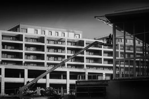 luffing jib crawler crane vs fixed jib crawler crane comparison - Comparison matrix: luffing vs fixed jib on a crawler