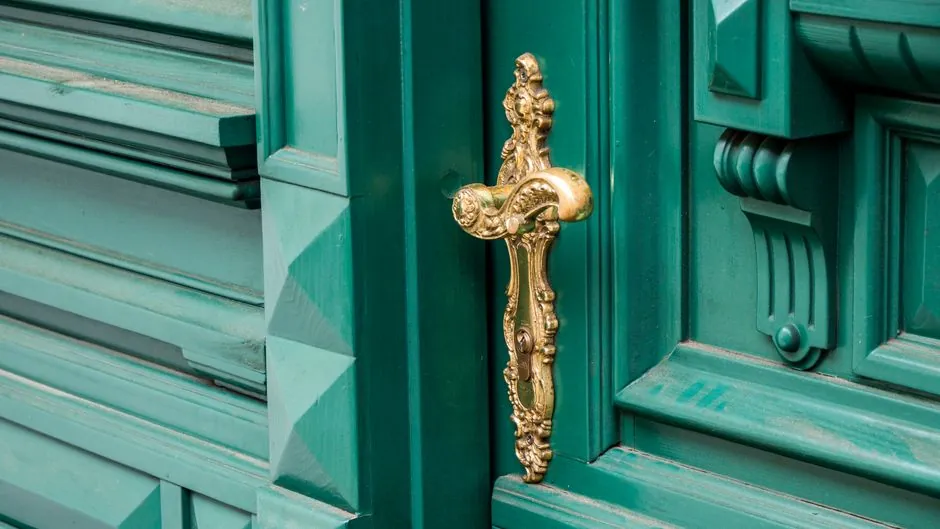 Maglock vs Electric Strike: Door-Opening Spec Decision