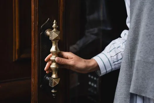 access control system magnetic lock vs electric strike for door hardware - Holding force, door type, and frame preparation