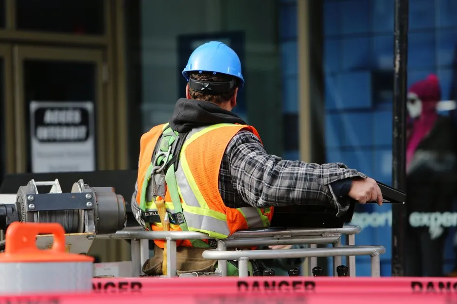Mid-level order picker fall protection harness requirements