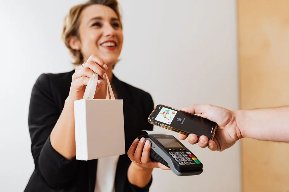 Mobile Credentials vs Smart Cards: Security, Hardware, and Lifecycle Trade-Offs