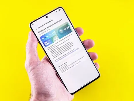 are mobile phone credentials as secure as smart cards? - Provisioning, revocation, and lifecycle control