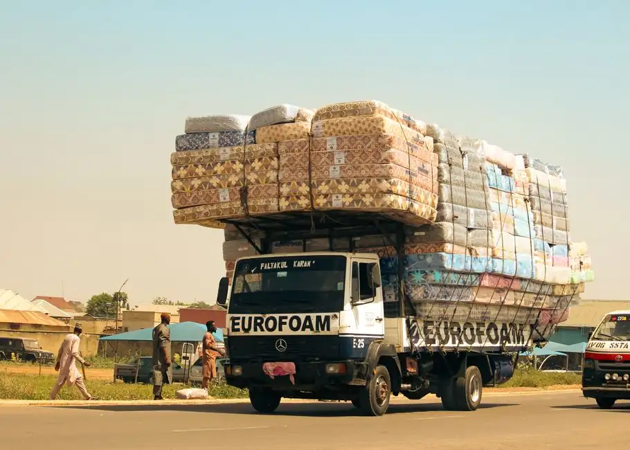 Point Load vs UDL on Plastic Pallets: Capacity, Failure Modes, Selection