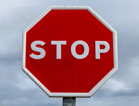 red vs green pushbutton color coding for stop and start - When the panel can break the "red is stop" habit