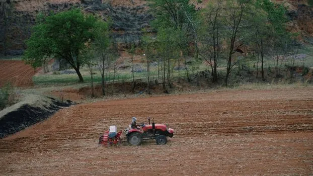 Roller Chain selection for agriculture machinery - Lubrication, Environment, and Field Failure Modes