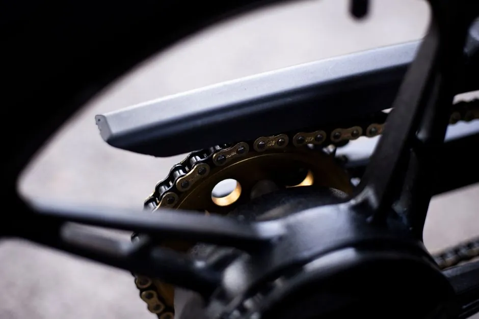 Roller chain selection for automotive production lines: pitch, service factor, wrap angle