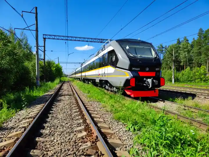 Sealed Pre-Adjusted Railway Axle Tapered Bearing Units: Design, Sealing and Steel Choices