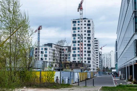 self-erecting tower crane vs top-slewing tower crane comparison - Comparison Matrix: SETC vs Top-Slewing on the Decision Criteria