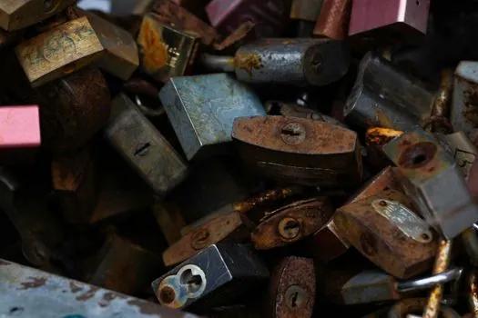 shaft key types parallel vs taper vs Woodruff vs gib head - Taper and gib-head keys: friction-locked for reversing and heavy loads