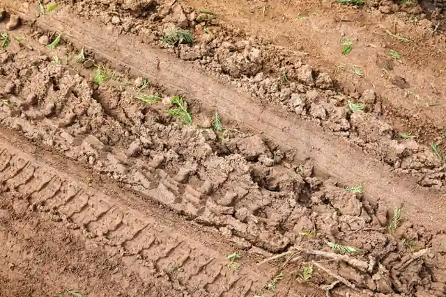 Skid Steer vs Stand-On Mini Track Loader: Spec Decision Matrix