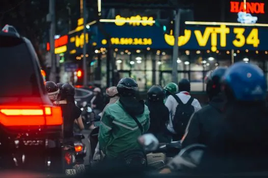 smart safety helmet with impact and proximity sensors - Selection criteria and option comparison