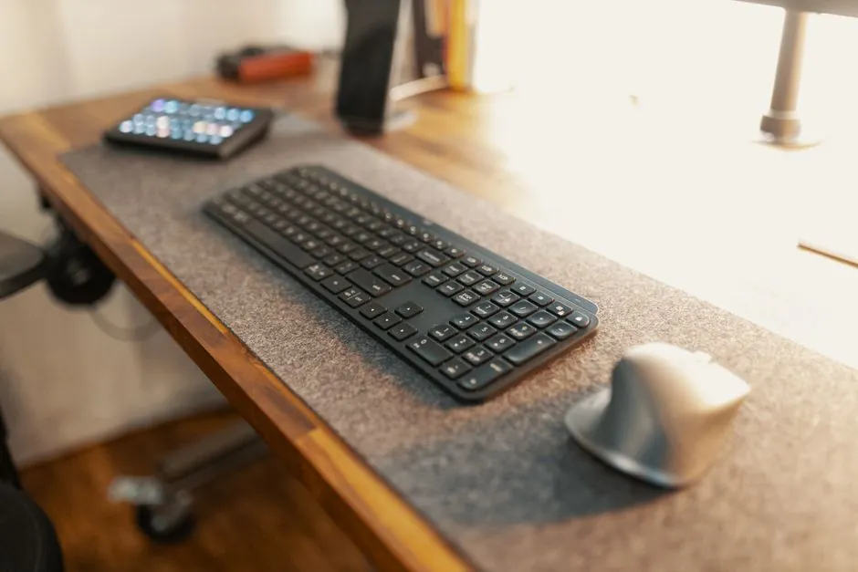 Tabletop vs Floor ESD Mat: Spec-First Selection for Workstations